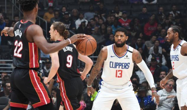  库里三分雨浇灭热火连胜势头  