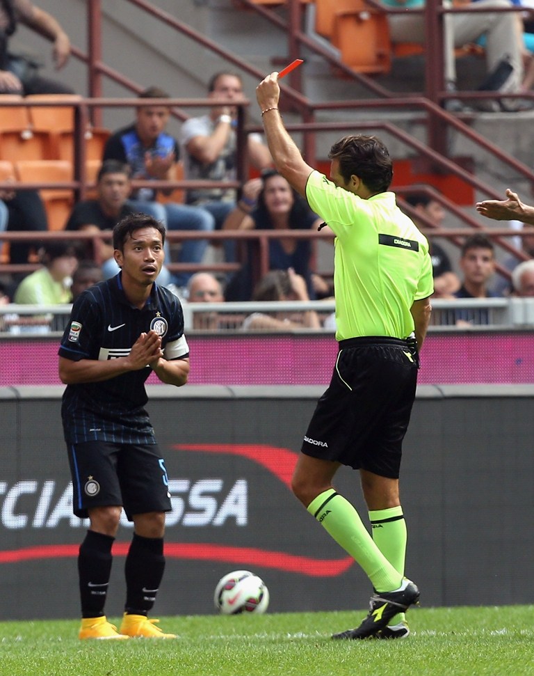  埃泽里染红离场水晶宫十人作战客场不敌热刺